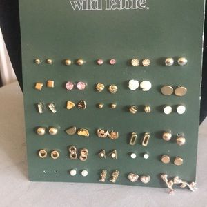 💰3/$19💰 Brand new stud earring combinations.